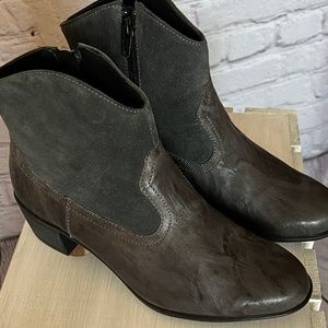 Munro Grey Suede & Leather Short Boot - 6W